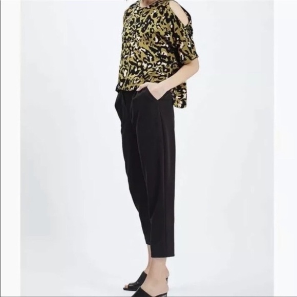 TOPSHOP Leopard Print Top cold shoulder - Picture 6 of 7